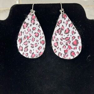 Super Cute Lightweight Pink Leopard Print Earrings